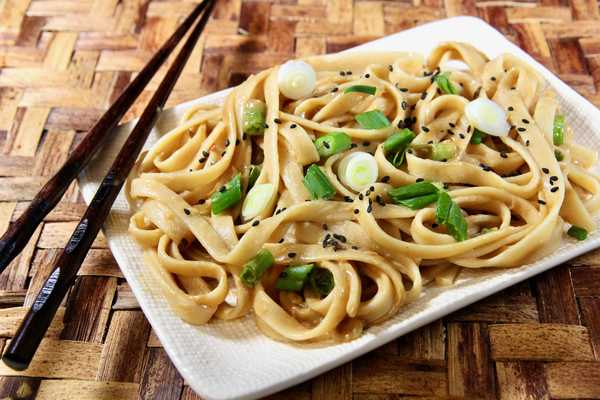 Cold Sesame Noodles with Spicy Peanut Sauce