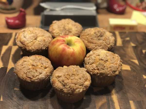 Jumbo Fluffy Walnut Apple Muffins