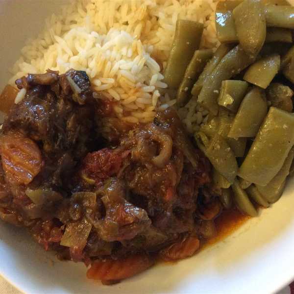 Braised Oxtails in Red Wine Sauce